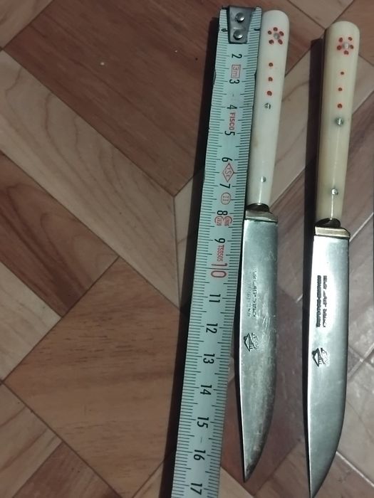 Продават се стари ножове