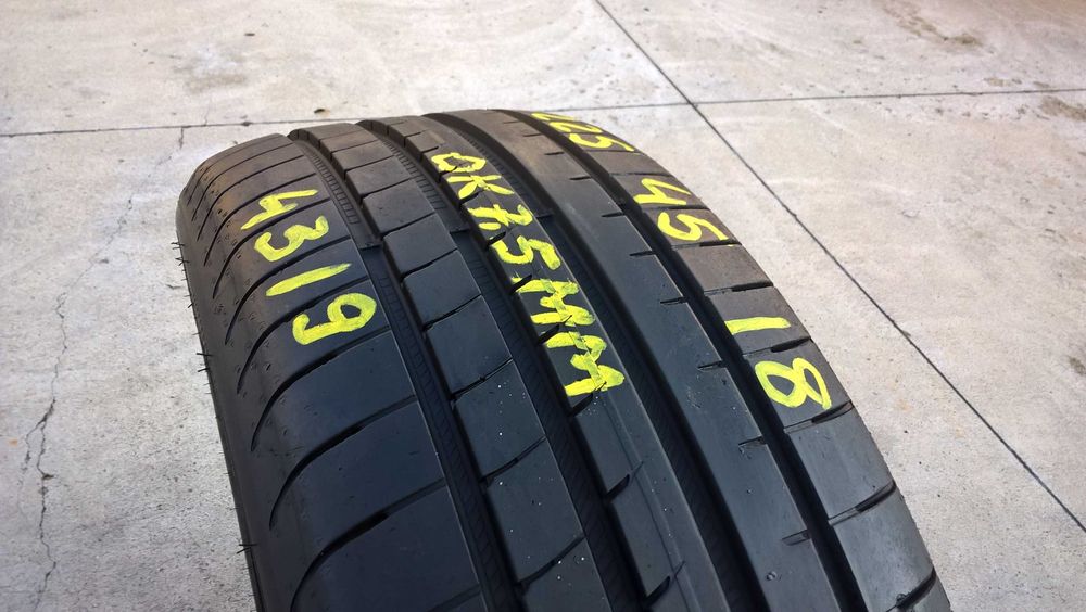 O anvelopa de vara 225 45 18 goodyear F1 asymmetric 5 cu 7,5 mm