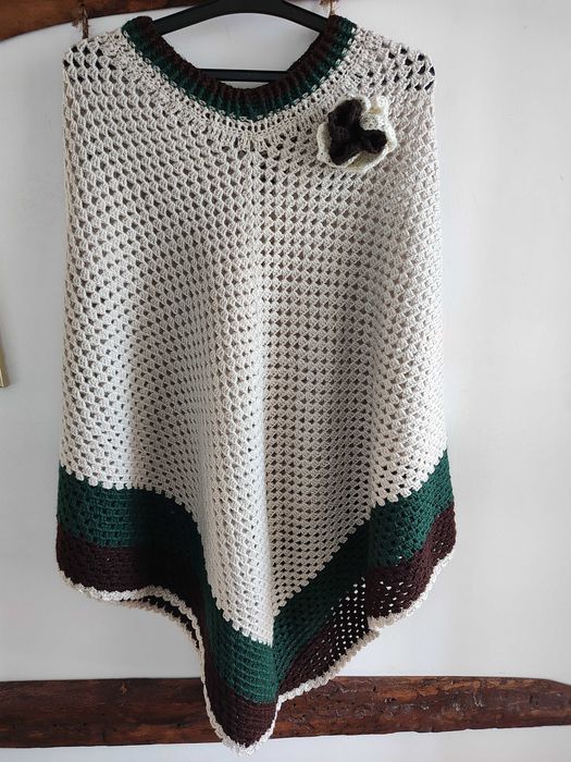 Vand poncho unicat handmade confectionat din acryl