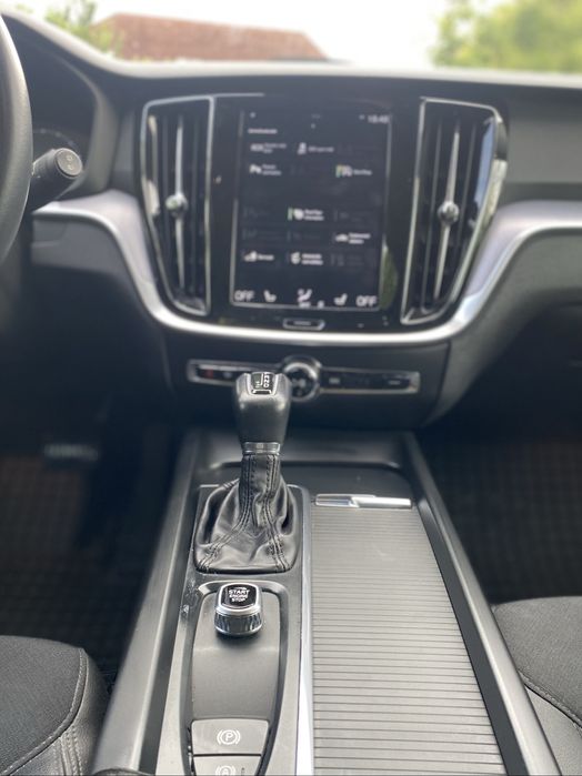 Volvo V60 D3 (TVA deductibil)