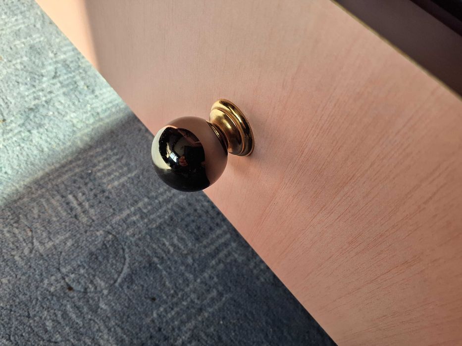 дизайнерски РОЗОВ шкаф. Здрав и масивен. Много запазен.