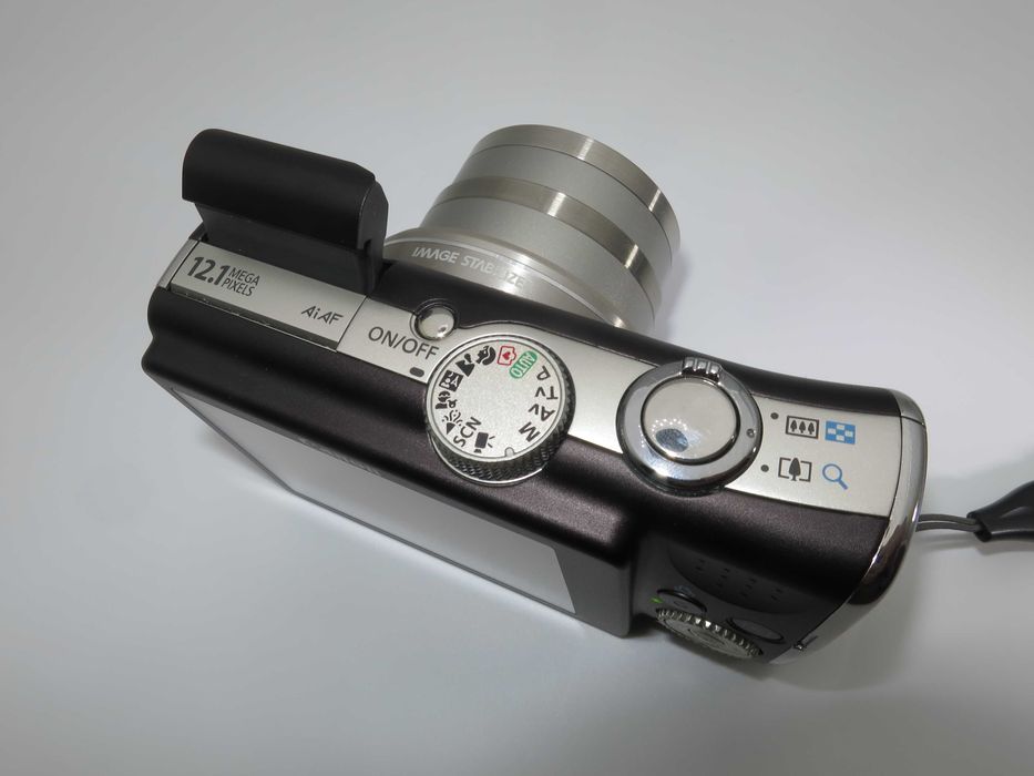 Canon SX200 ултра компактен цифров фотоапарат, дигитална камера с голям оптичен зуум, като НОВА - пълен комплект - работи отлично
