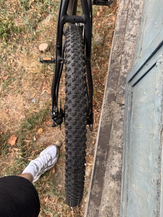 Bicicleta MTB neagra