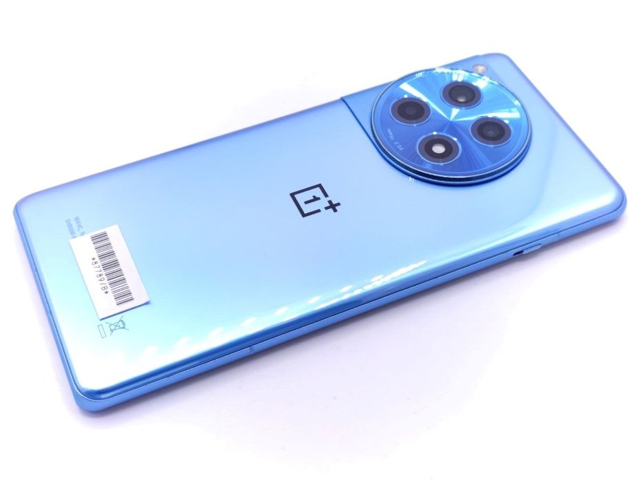 One plus 12r, 16 gb RAM PLUS INCA 12 RAM ,256 MEMORIE GB !