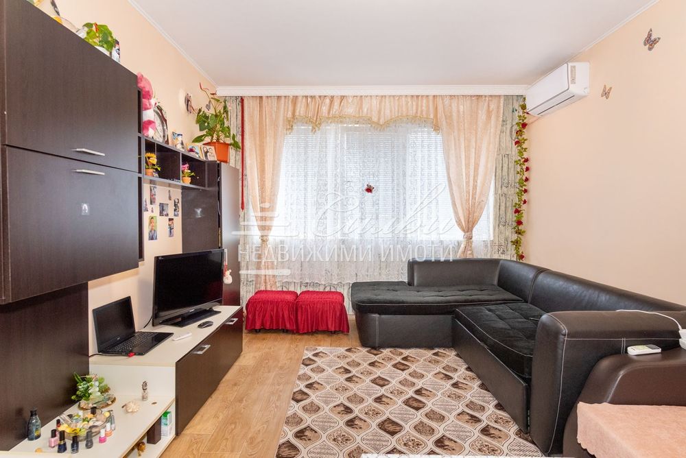 Двустаен апартамент - кв. Тракия