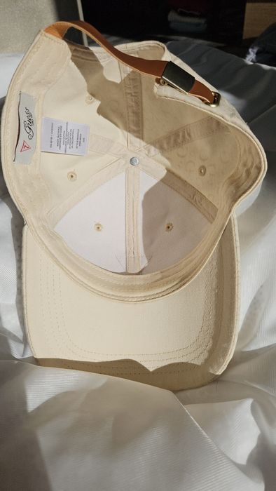 Оригинална шапка Guess