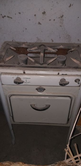 Газ плита сотилади яхши холатда духопкасиха ишлайди