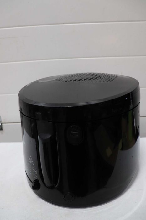 Фритюрник Tefal Maxi Fry, технология Cool Wall, капацитет до 1,2 кг, сгъваема дръжка, компактен размер, регулируем термостат от 150°C до 190°C, FF1078