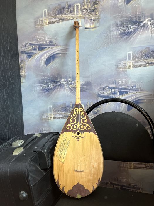 Домбыра б/у с чехлом