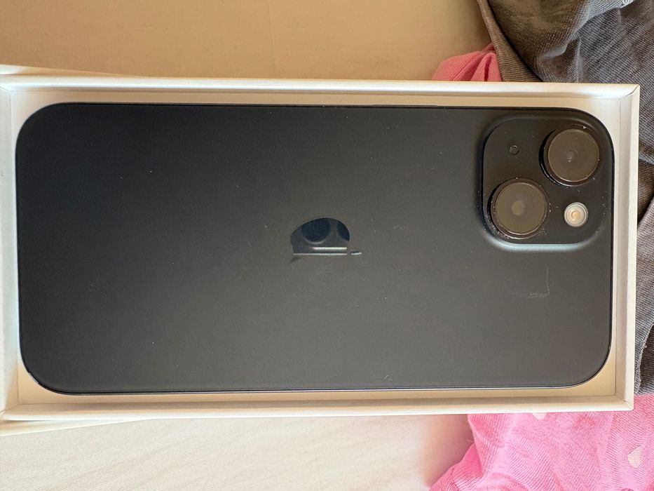 Iphone 15 256gb черен
