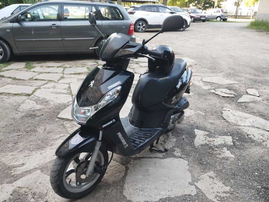 Скутер Peugeot kisbee