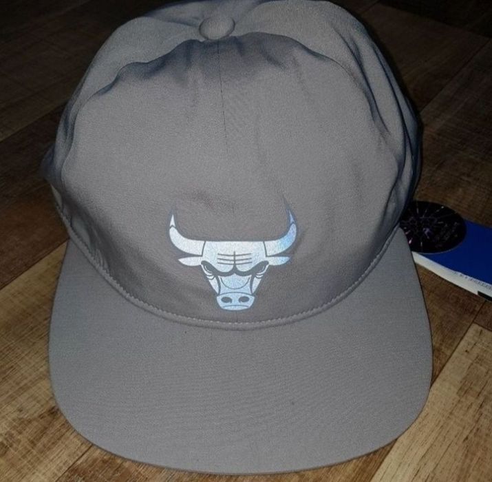 Sapca Adidas Originals NBA Bulls alte produse cop 
unisex
- sapca este