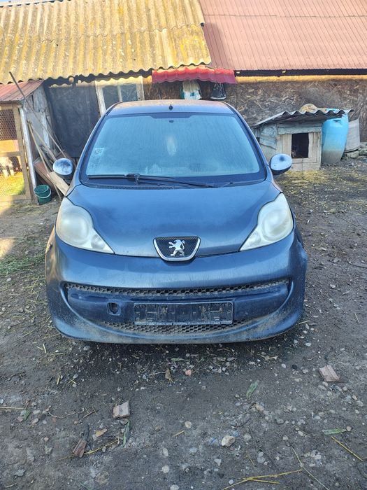 Vând Peugeot 107