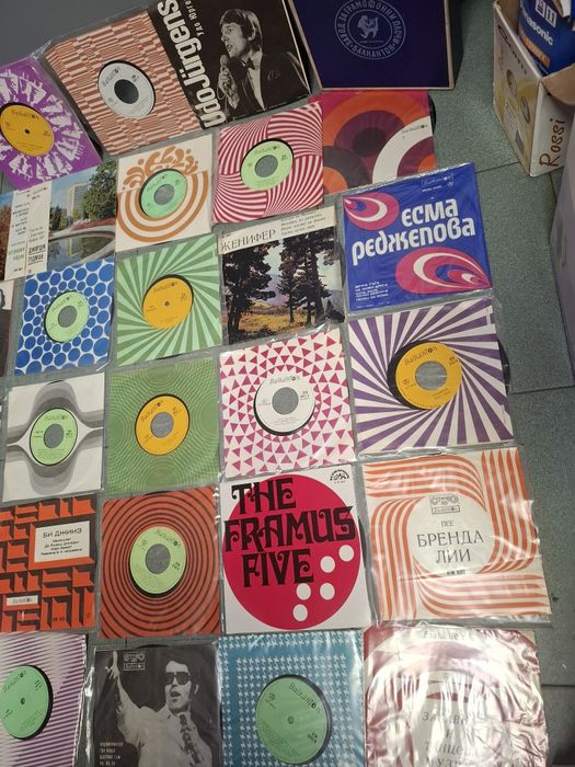 Продавам най-различни видове грамофонни плочи