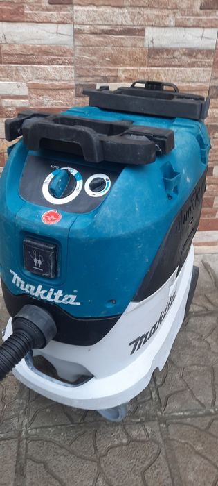 Makita vc4210L Прахосмукачка със Контакт АвтоТупалка Сухо Строителство Гипс Картон