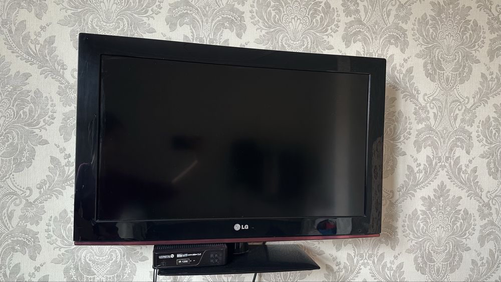 Срочно продаётся Телевизор LG LD550 в хорошем состоянии + пульт