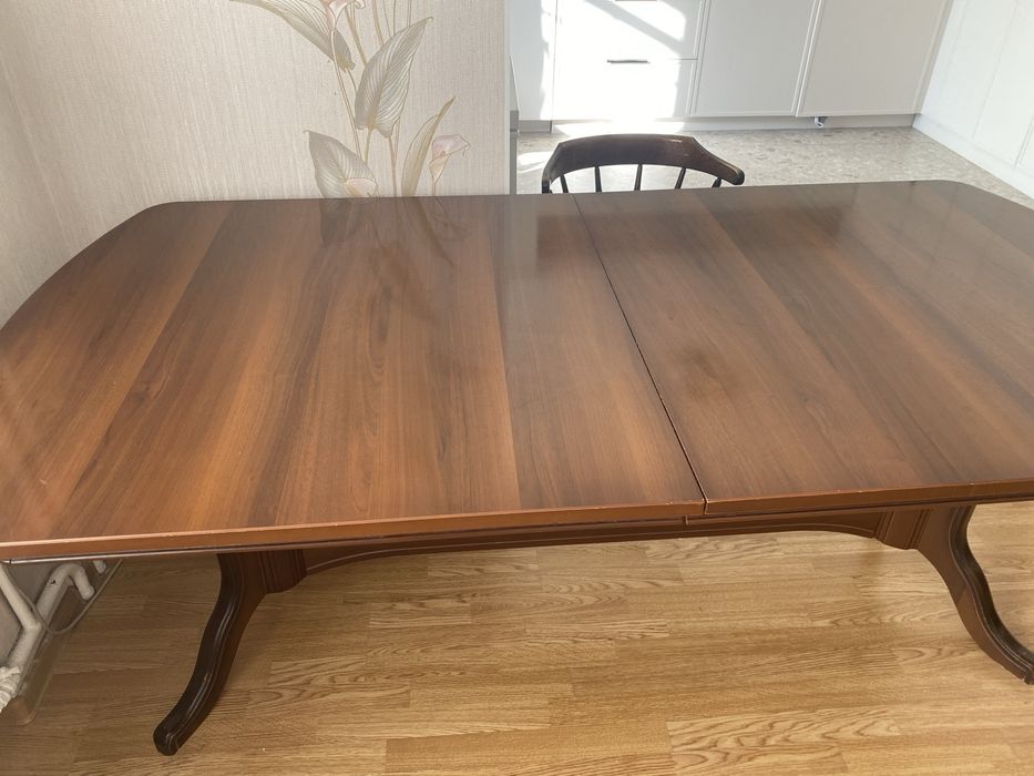 Продам стол  б/у