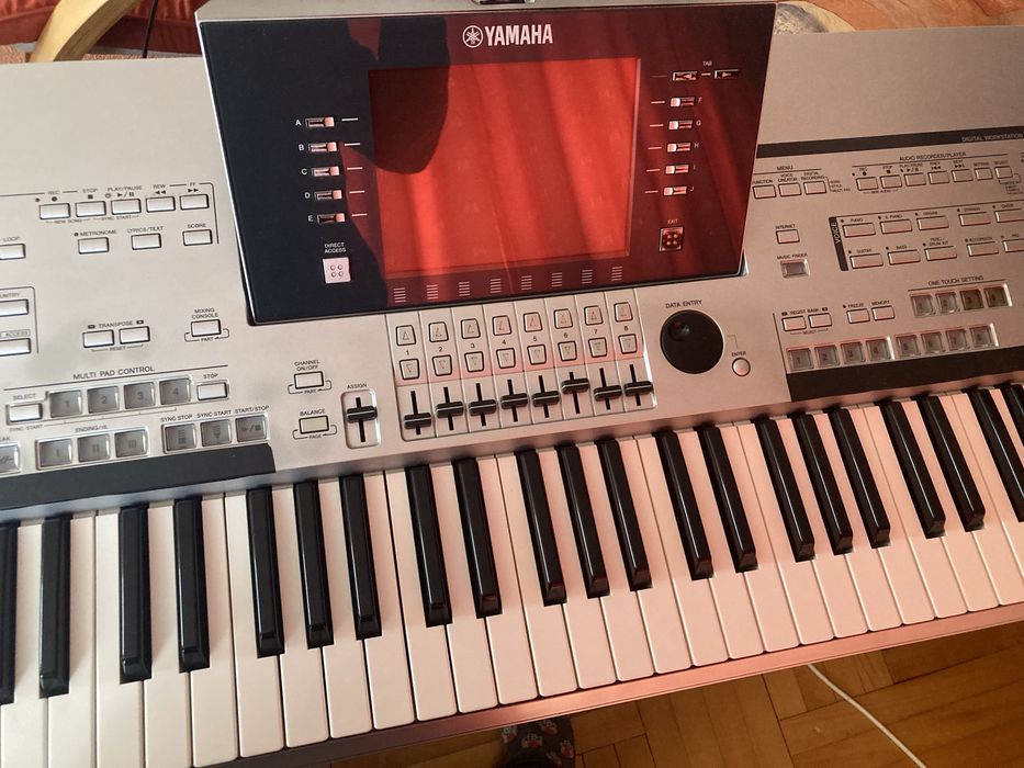 Orgă Yamaha Tyros 4