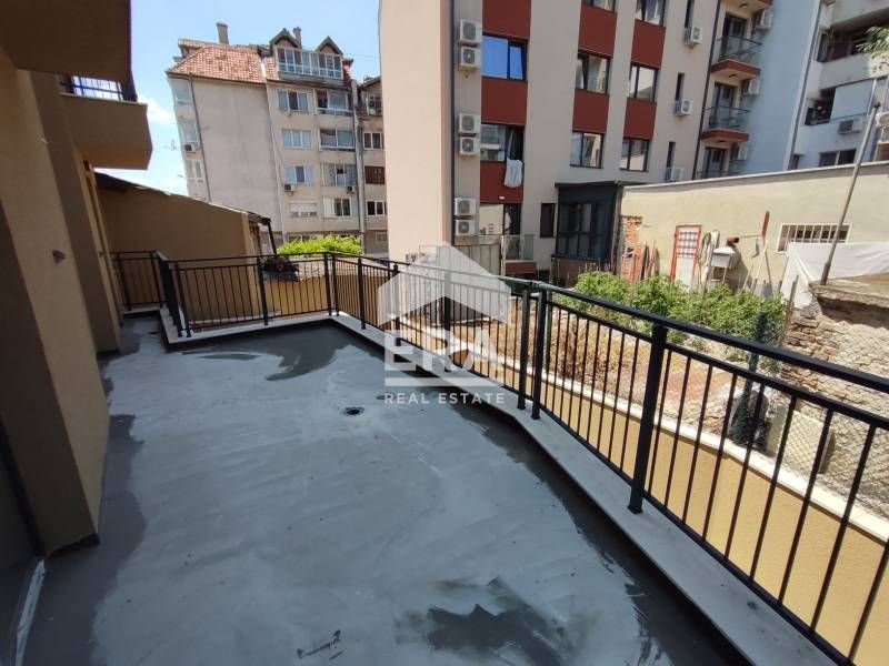 Продава се Тристаен апартамент в Варна, Операта - 108 кв.м за 1991 €/кв.м - Снимка #6