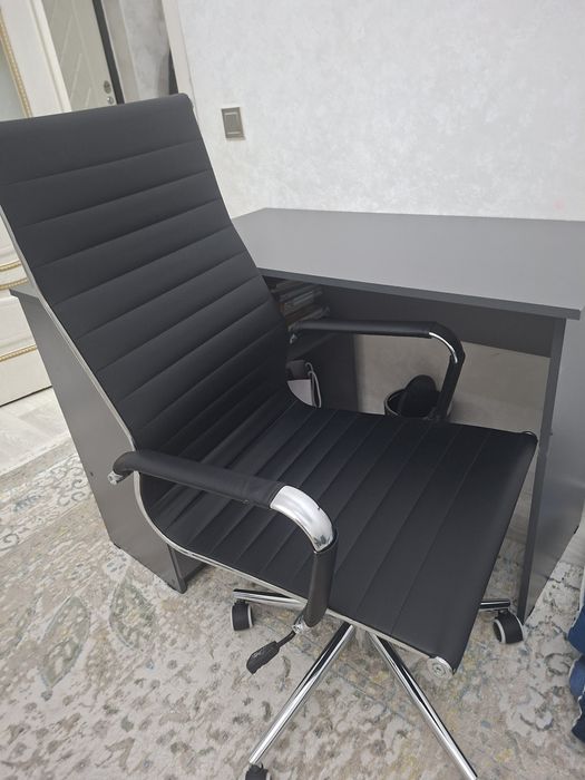 Стол писменный ,кресло