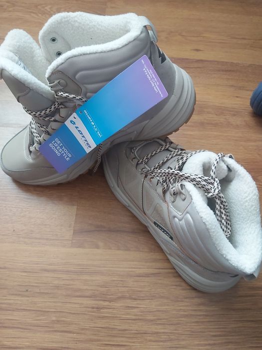 Здравейте продавам чисто нови обувки  лотто номера им е 42