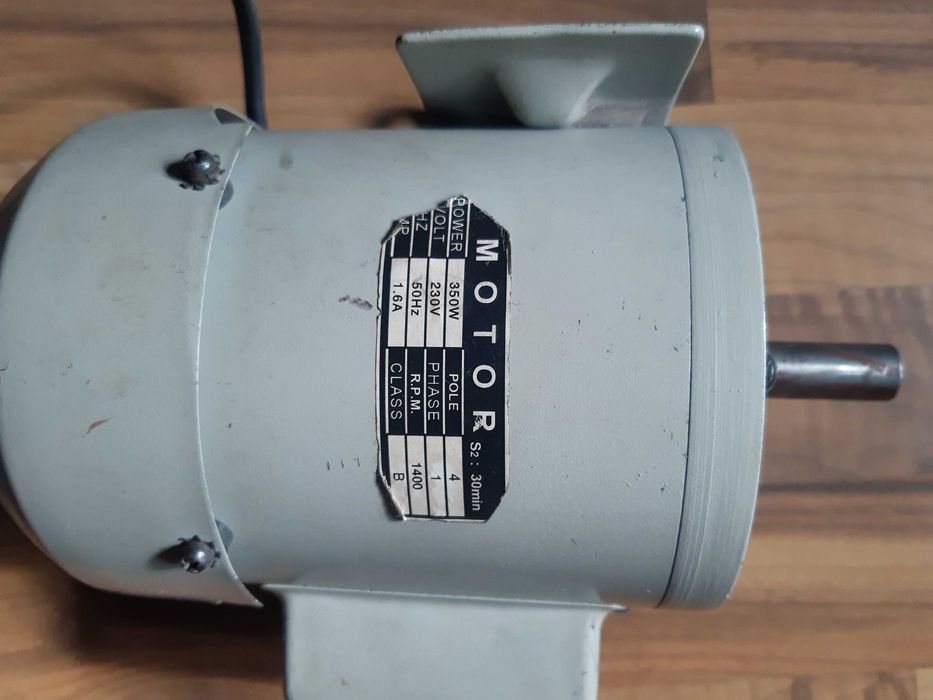 Motor electric, 350 Wati  / 1400 RPM , pentru masina gaurit de banc