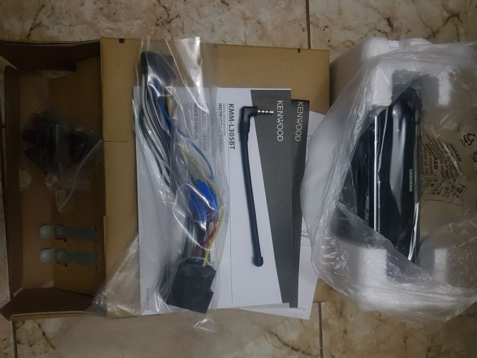 KENWOOD  модел Kмм_L305BT