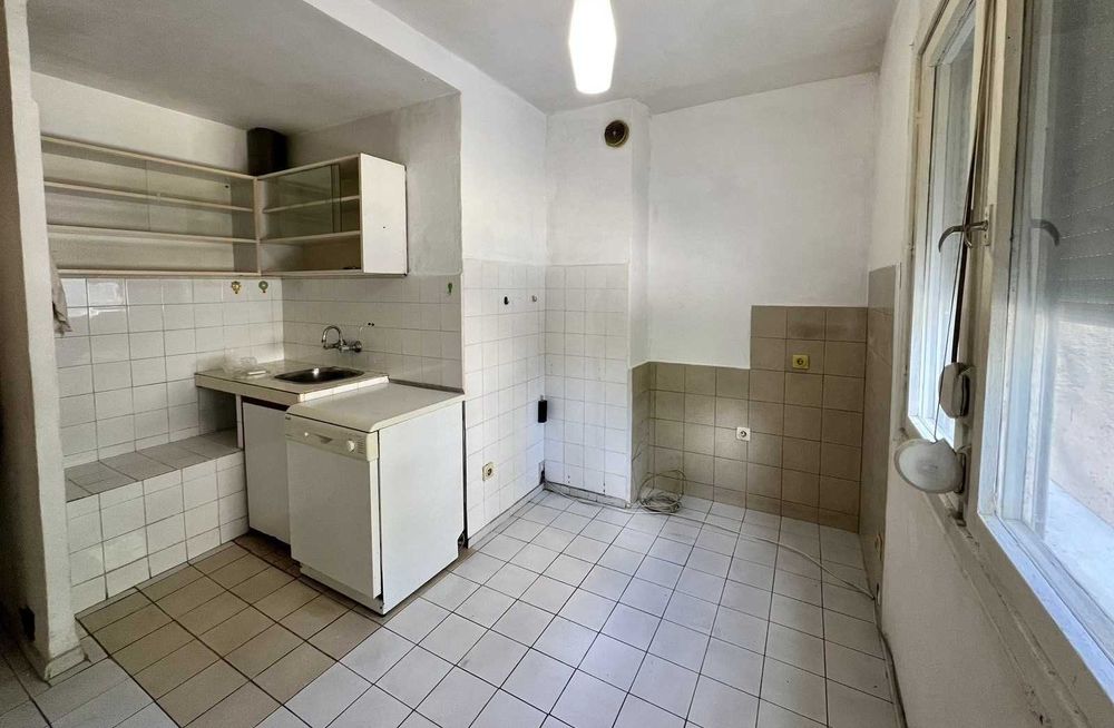 Продава се Четиристаен апартамент в Стара Загора, Център - 97 кв.м за 959 €/кв.м - Снимка #2