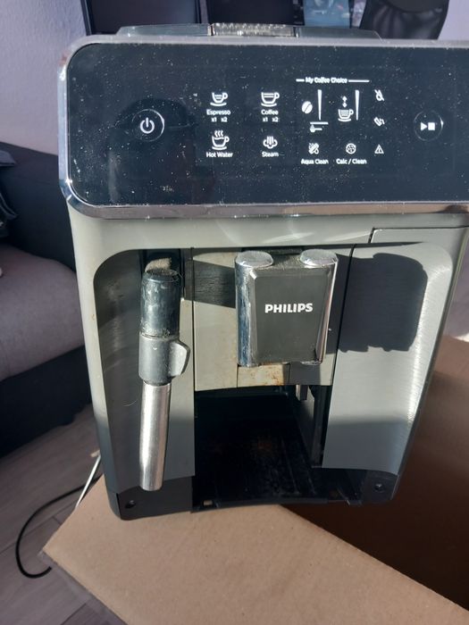 Продават се 2 кафемашини 1 работеща а другата е за Части