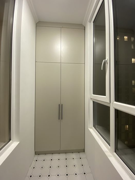 Шкаф на балкон до потолка