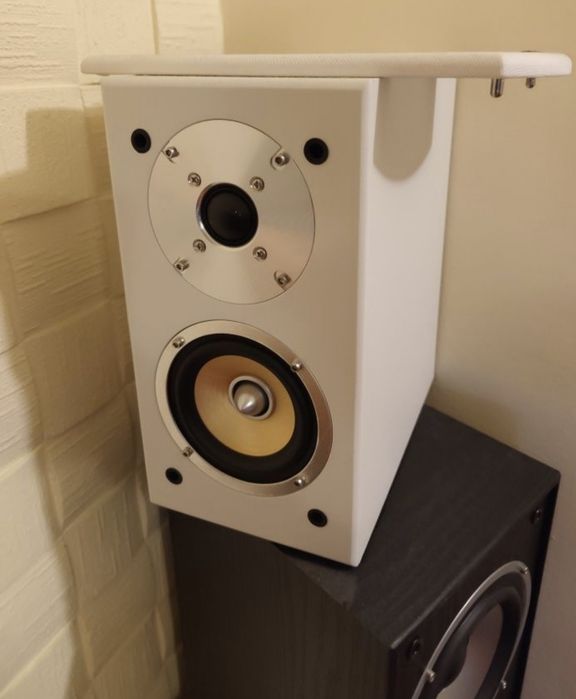 Set  2  Boxe .  Albe.  Auna-Fenton noi 100 de  Wați pe boxă  Super Audio