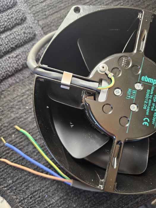 Ventilator metal nou profesional funct la temperaturi mari