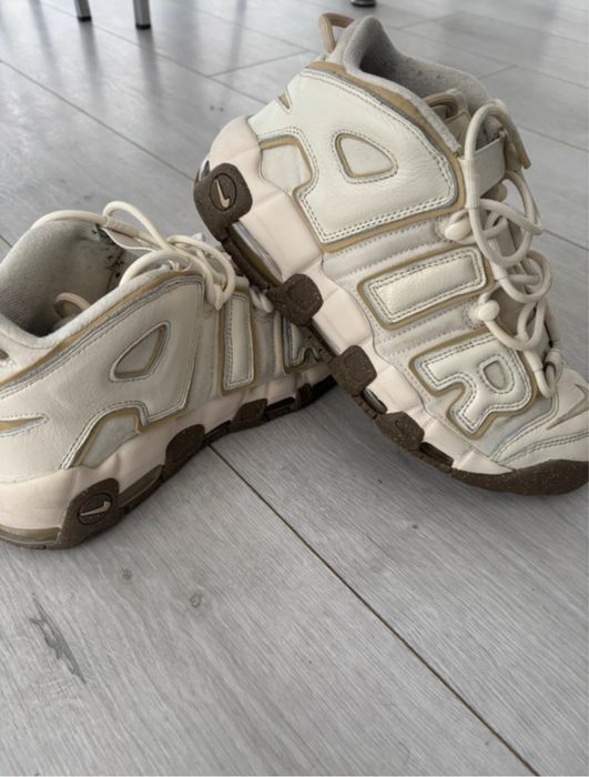 Adidasi Nike Uptempo