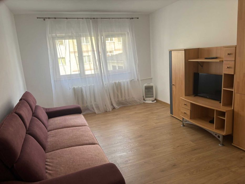 Ofer spre inchiriere apartament decomandat in Radauti