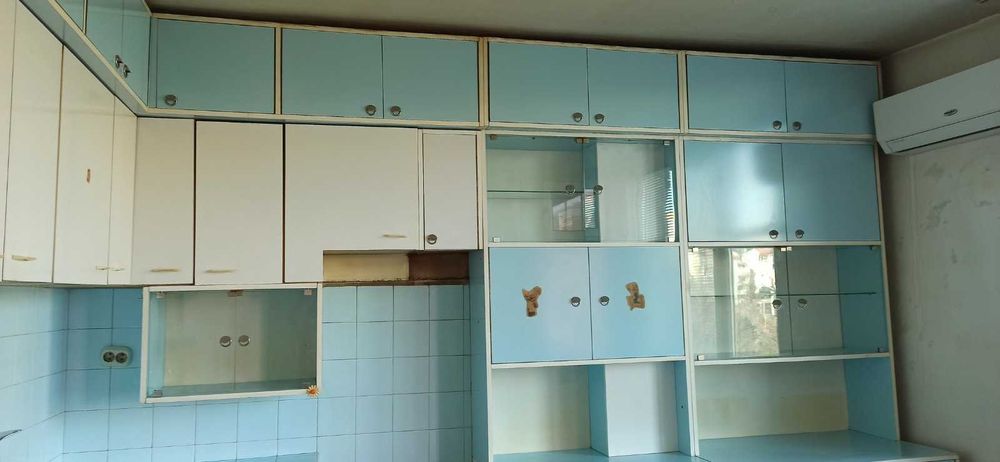 Кухненски  сини шкафове - Подарявам