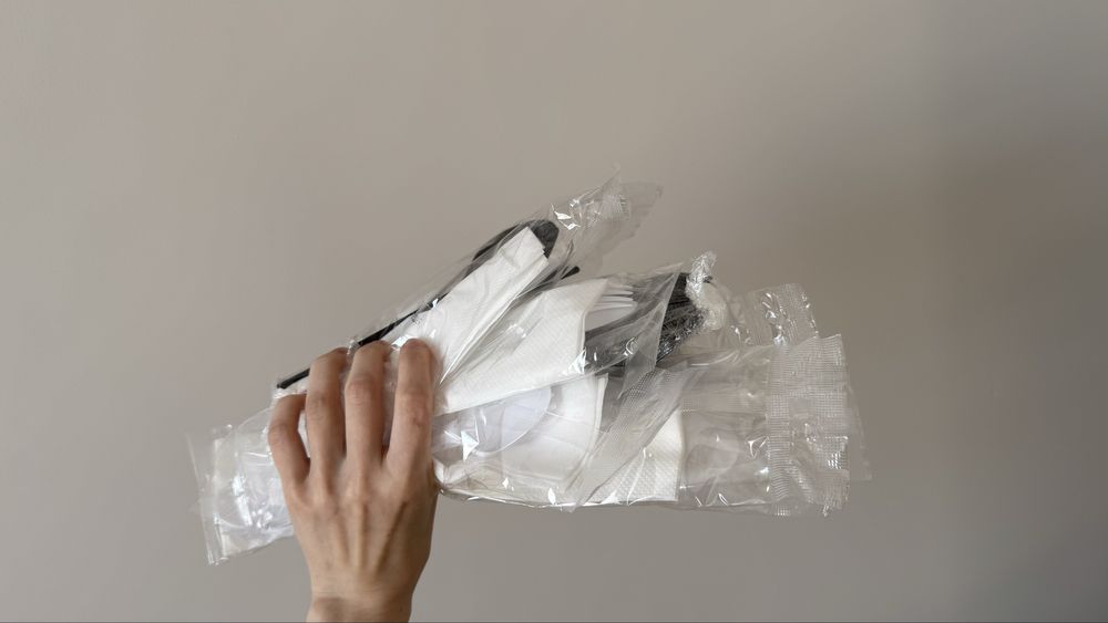 Одноразовые приборы и пакеты в дом