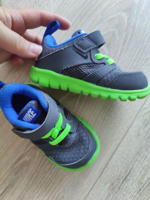 Nike mărimea 21. Ca noi