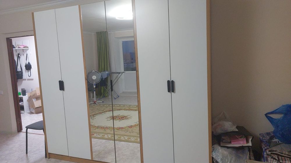 Продам большой шкаф