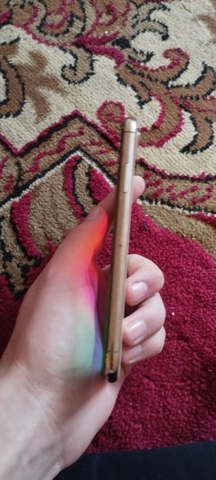 iPhone xs tiniq qirilgan chizilgan joylari yoq