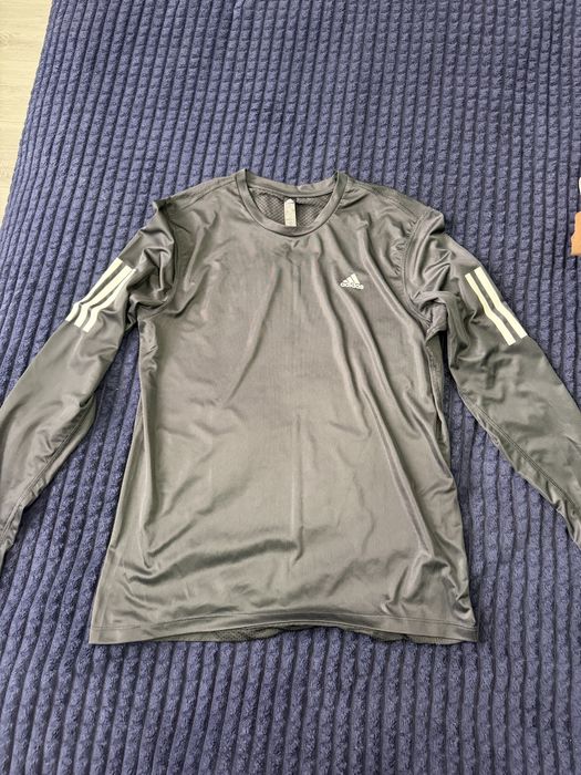 Спортивный лонгслив в размере М (adidas)