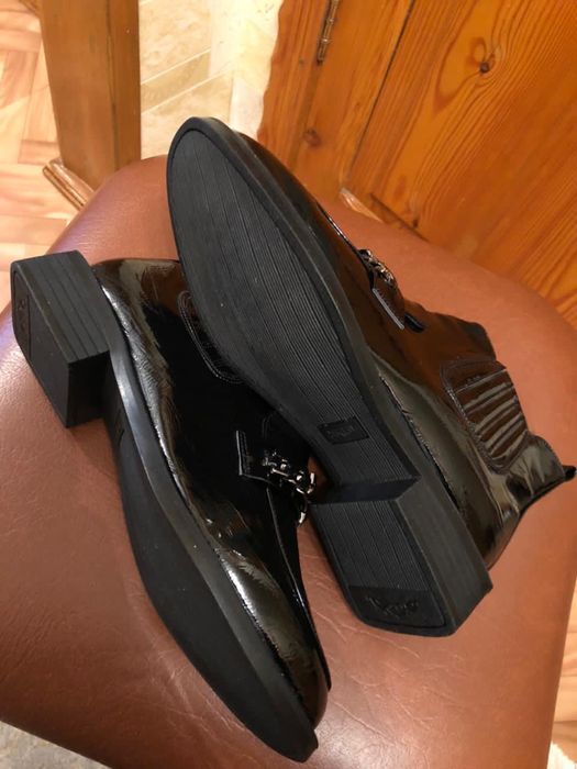 Продам женские ботиночки