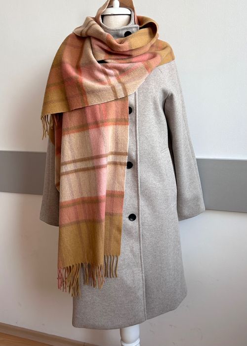 Голям мек вълнен шал в пастелни цветове