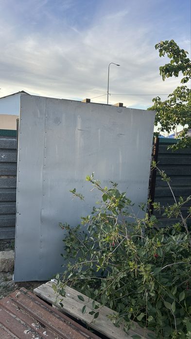 Продается уличная душевая кабина.