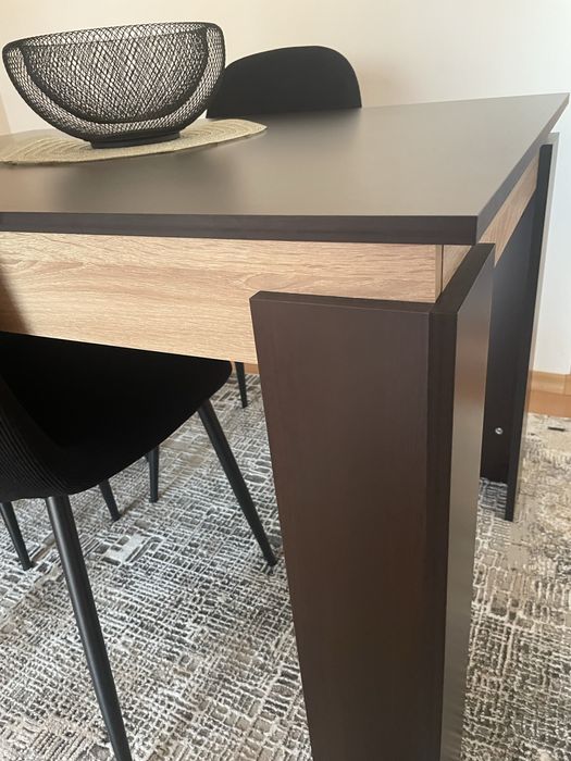 Трапезна маса+4 бр.столове(като нови)