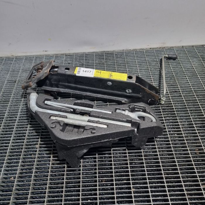 Cric Volkswagen Touareg 7L facelift 2007 - 2011 (1417)
