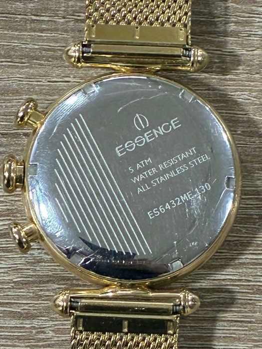 Часовник ESSENCE