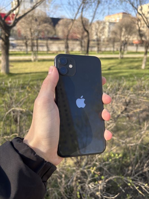 продам айфон 11 срочно