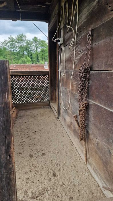 Vând cabană din lemn