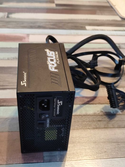 Sursa modulara Seasonic Focus Plus 550 Platinum 550w