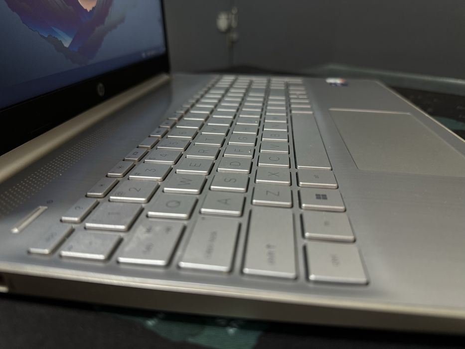 Офисный ноутбук HP intel core i7-1255U 8/512